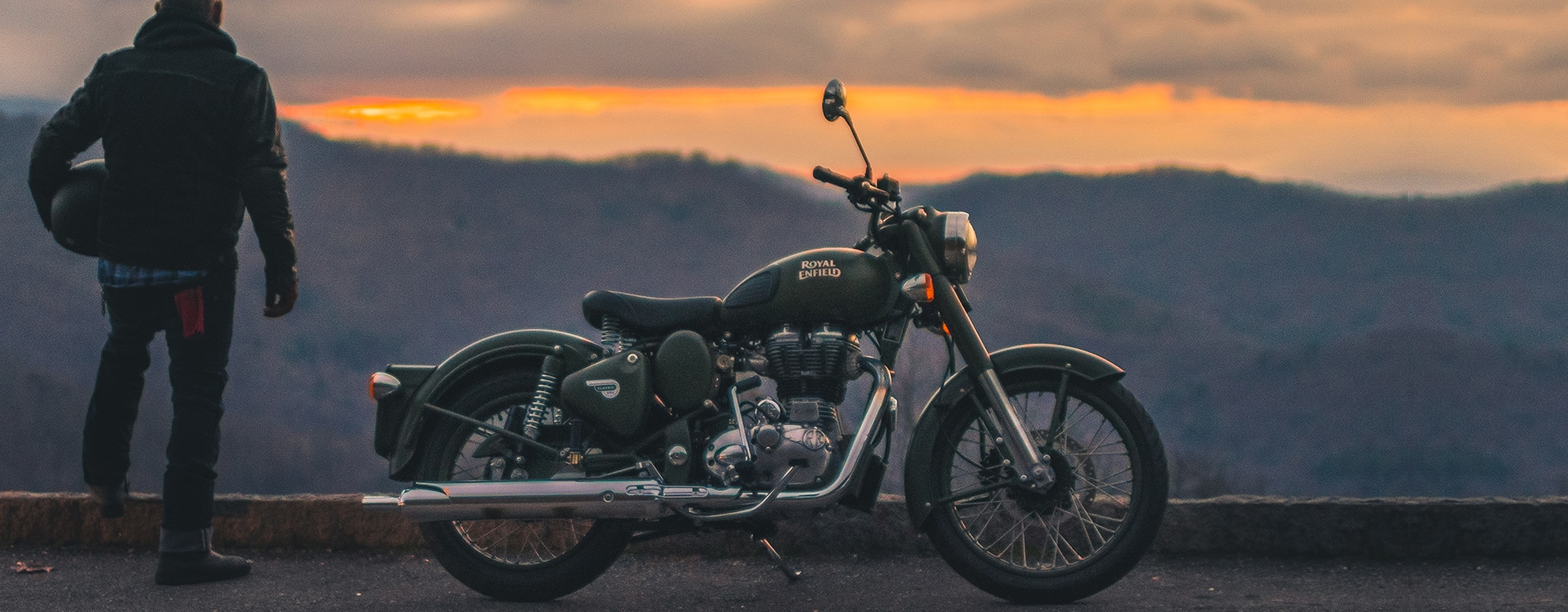 Classic 500 Battle Green - Timeless Styling