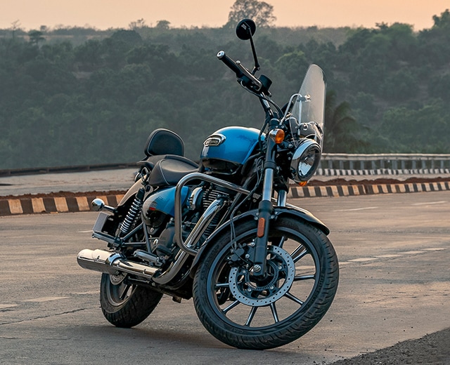 https://www.royalenfield.com/content/dam/royal-enfield/india/accessories/choose-motorcycle/new/meteor-new.jpg