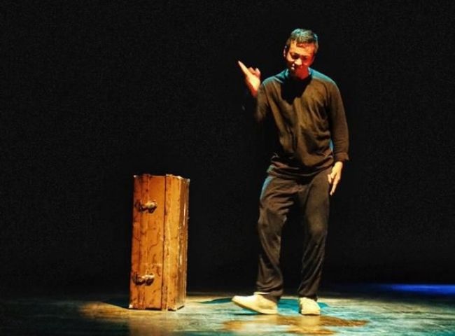 Invisible to Visible: A Movement Based Exploration of Body Poetry | Facilitated by Thoudam Victor Singh for the Foundation of Indian Contemporary Art Invisible to Visible: A Movement Based Exploration of Body Poetry | Facilitated by Thoudam Victor Singh for the Foundation of Indian Contemporary Art