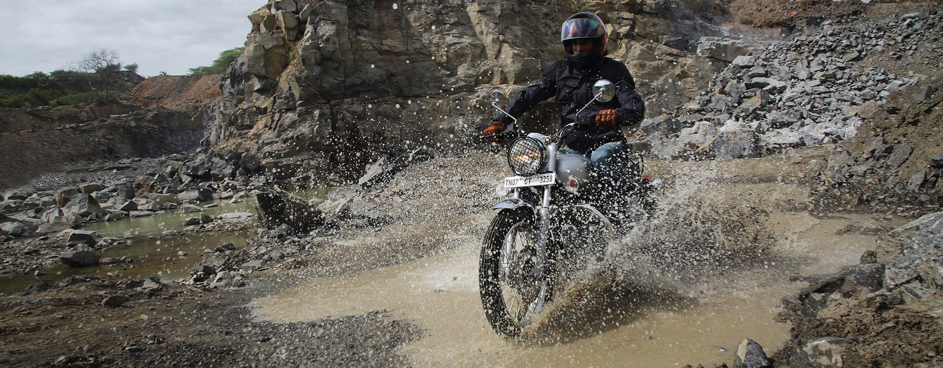 Bullet 350 ES Colours Specifications Reviews Gallery Royal Enfield