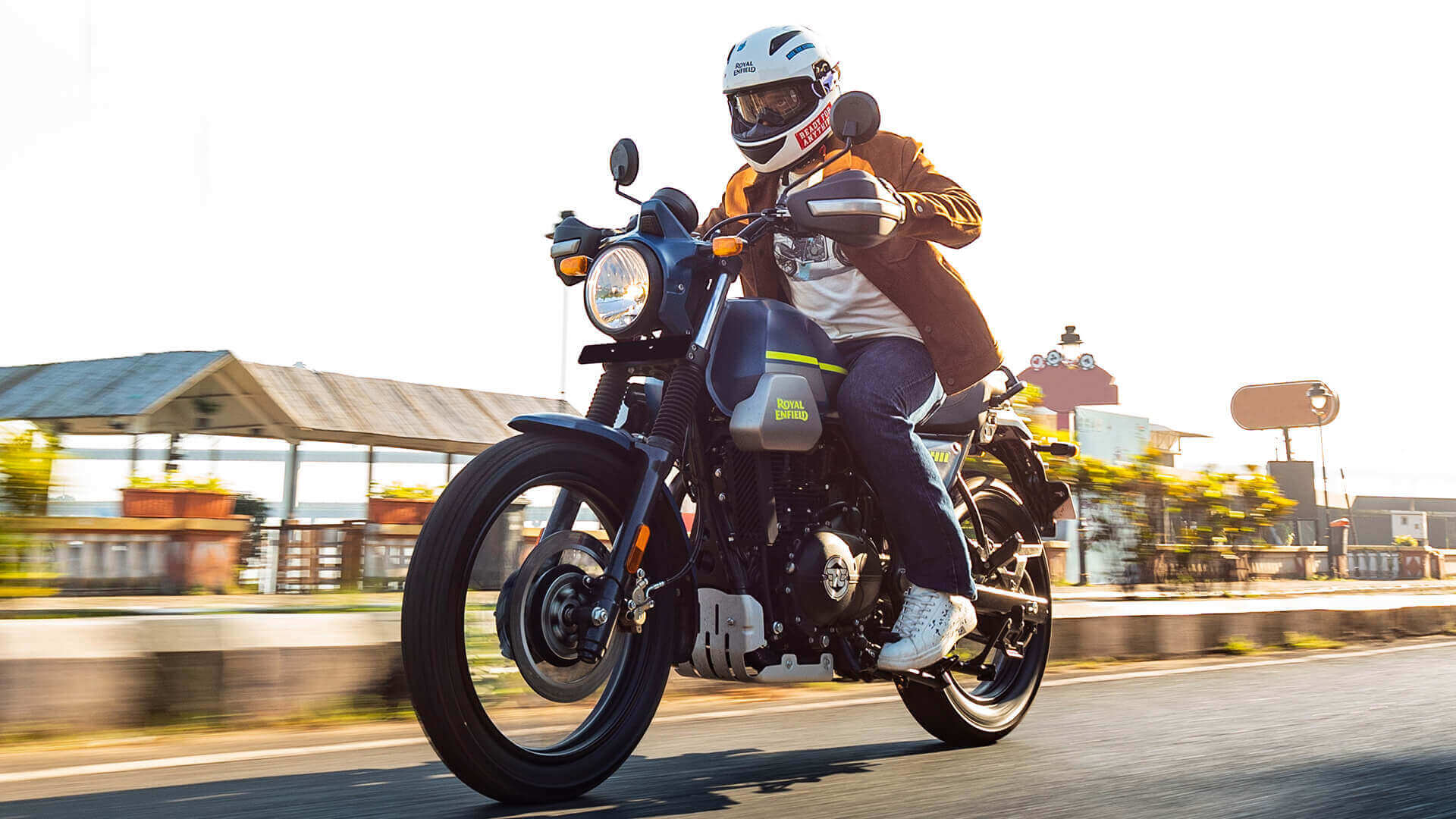 Scram 411 Bike Price, Specs, Colours & Images in India | Royal Enfield