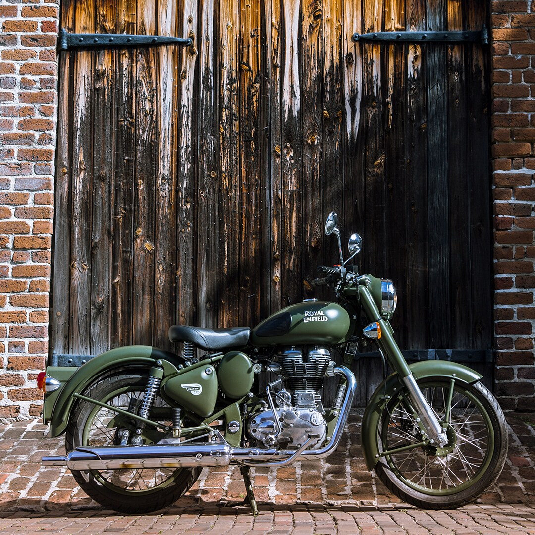 Royal Enfield Classic 500 Battle Green Colors 