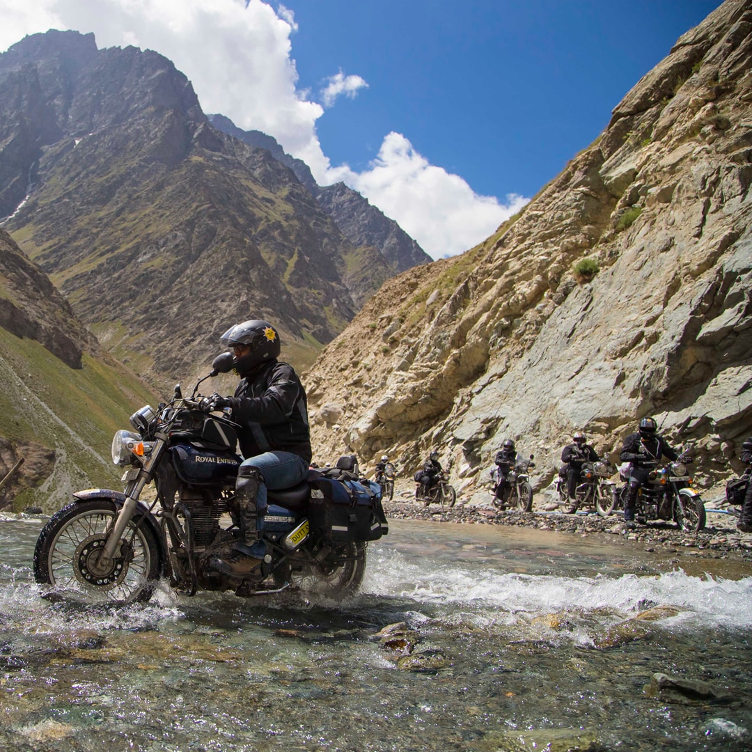 Royal Enfield Rumbler 500 Colours, Specifications, Reviews, Gallery