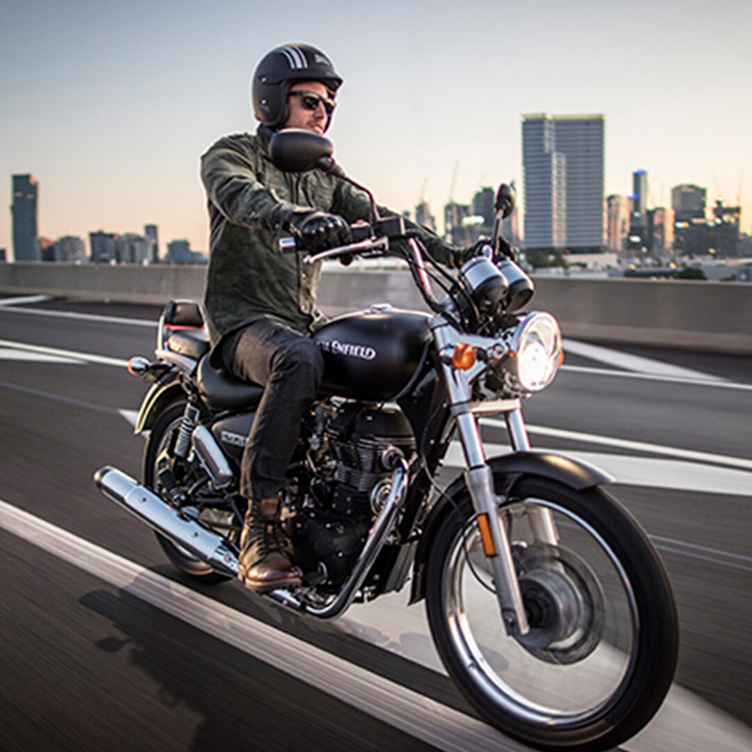 Royal Enfield Rumbler 500 Colours, Specifications, Reviews, Gallery