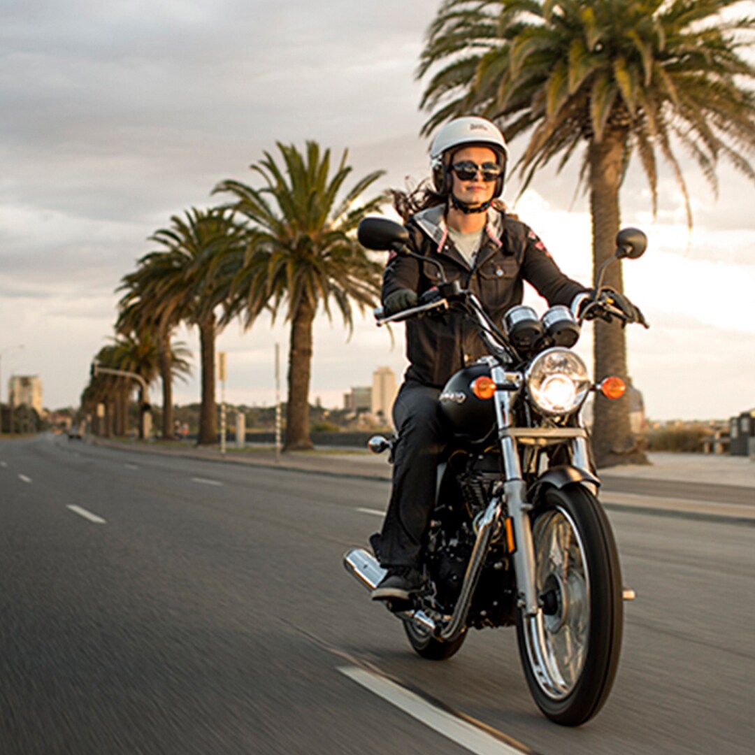 Royal Enfield Rumbler 500 Colours, Specifications, Reviews, Gallery