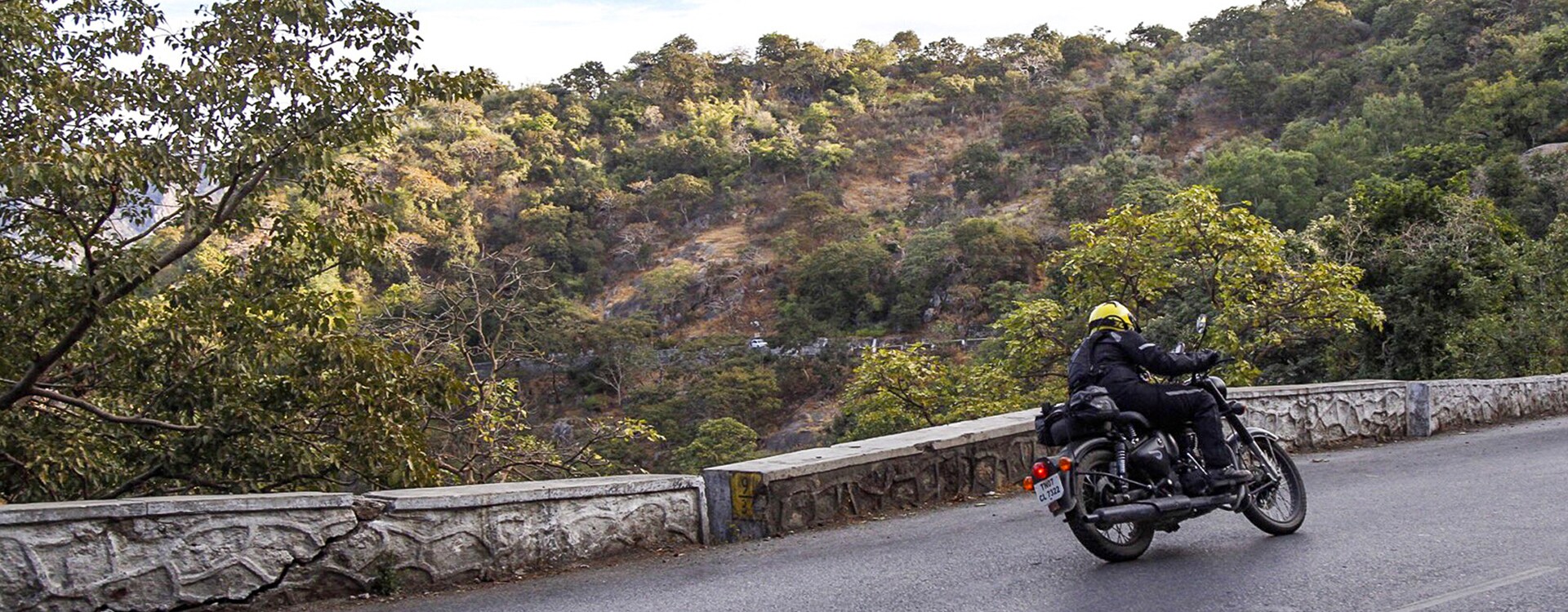 Classic 500 Stealth Black-Unique Stability