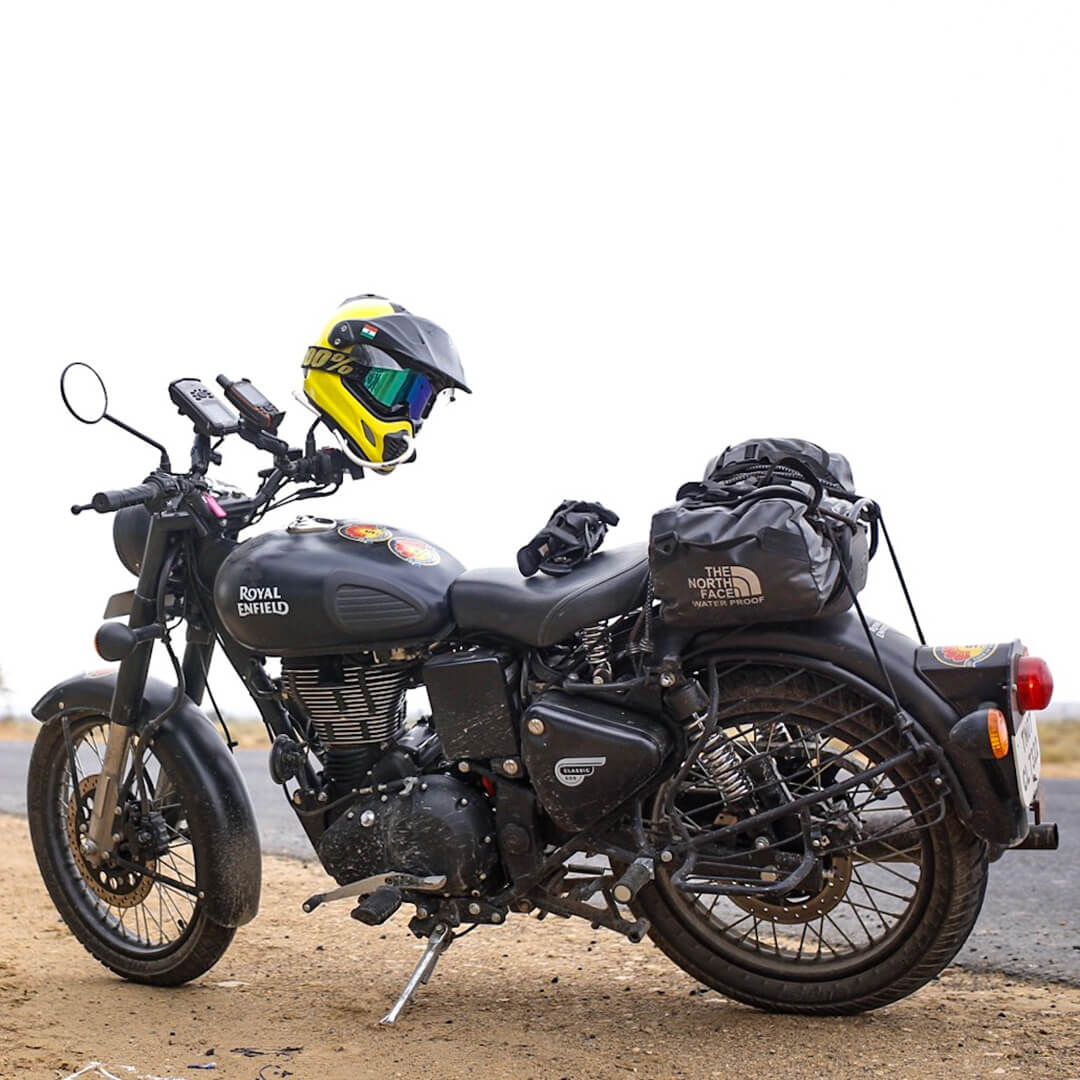Classic 500 Stealth Black - Colours, Specifications, Reviews