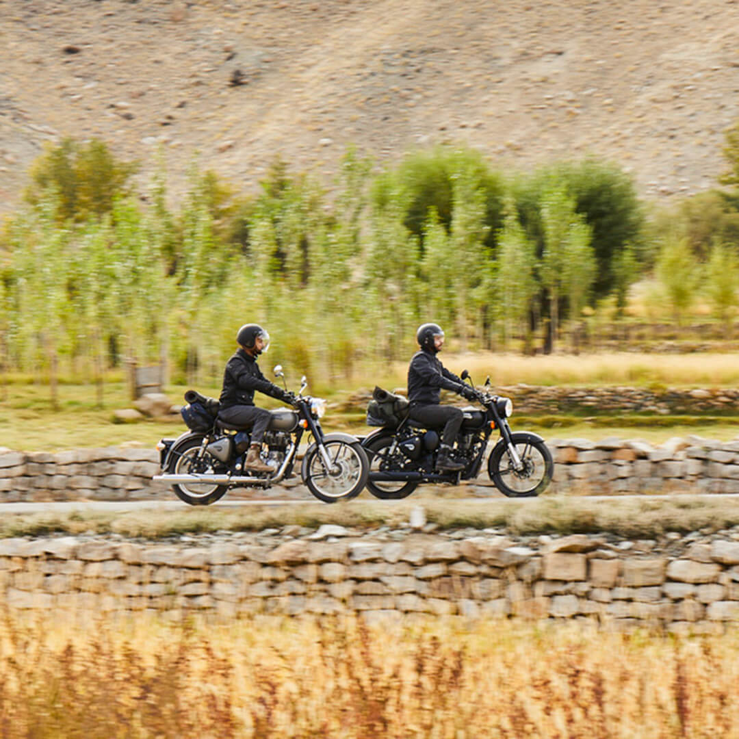 Classic 500 Stealth Black - Colours, Specifications, Reviews