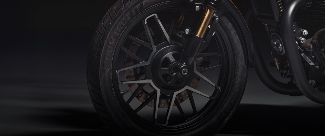 Contrast cut alloy rims