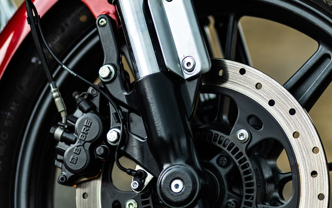 Zard Slip-On Auspuff Für Die Royal Enfield Super Meteor 650